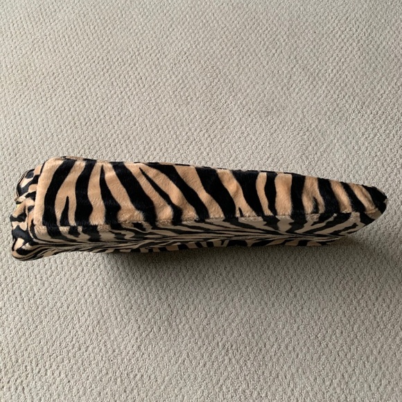 NEW Ledge Pillow (the original "boob pillow") - Picture 5 of 9